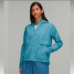 Lululemon Women's Hood Lite Packable Windbreaker Jacket In Crest Blue Size 4
